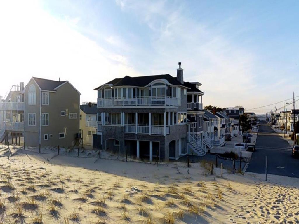 Сasa de vacaciones Pet Friendly, Single Family, Ocean Front, Elevator, Badges, Wifi, Decks, Chairs, Oceanview, Keurig, Jacuzzi-jet Tub, O-s Shower, *